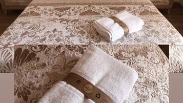 7 bedrooms, travel cot, free WiFi, bed sheets