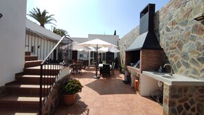 Outdoor dining - Family home in the heart of the Delta (Poblenou del Delta)