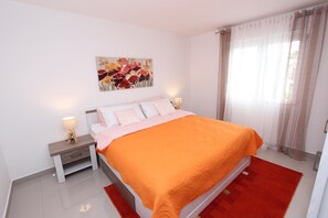 2 bedrooms, iron/ironing board, free WiFi, bed sheets
