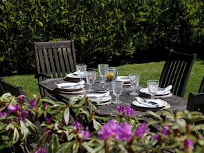 Outdoor dining - 3 bedroom accommodation in Warehorne, Ashford (Near Tenterden)