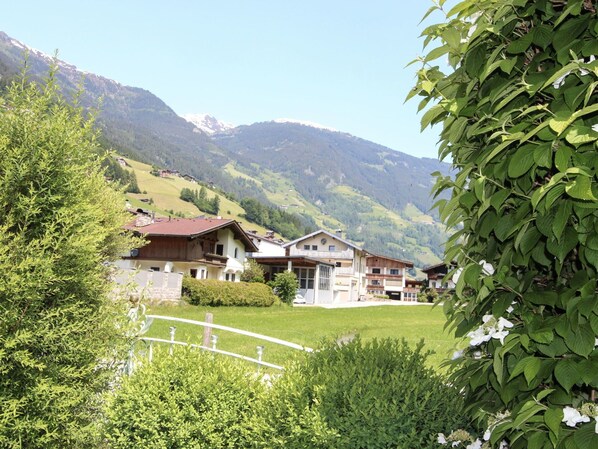 Property grounds - Cosy apartment for 6 people with WIFI, TV, terrace and panoramic view (Hippach)