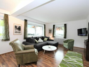 TV, fireplace - Nice apartment for 6 guests with WIFI, TV, terrace and panoramic view (Hippach)