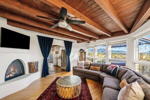 Smart TV, fireplace, DVD player, books