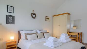 2 bedrooms, free WiFi, bed sheets