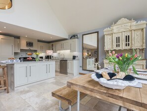 Dining - 2 bedroom accommodation in Market Stainton, near Market Rasen (Market Stainton, near Market Rasen)