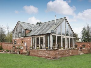 Exterior - 2 bedroom accommodation in Market Stainton, near Market Rasen (Market Stainton, near Market Rasen)