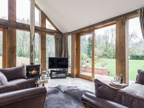 TV, fireplace - 2 bedroom accommodation in Market Stainton, near Market Rasen (Market Stainton, near Market Rasen)