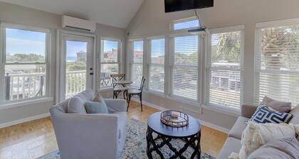 Family Beach House, Short walk to the beach, Partial Ocean Views! - 8 44th Avenue