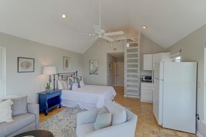 5 bedrooms, iron/ironing board, free WiFi, bed sheets