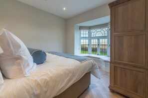 4 Schlafzimmer, Bügeleisen/Bügelbrett, Internetzugang, Bettwäsche