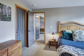5 bedrooms, iron/ironing board, free WiFi, bed sheets