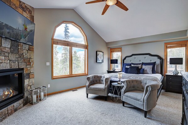 5 bedrooms, iron/ironing board, free WiFi, bed sheets