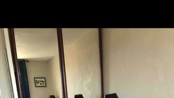 1 chambre, fer et planche Ă repasser, lit parapluie, Wi-Fi gratuit