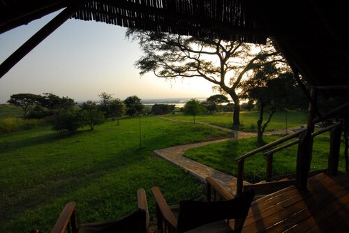 Bwana Tembo Safari Lodge