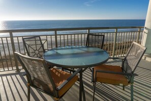 Outdoor dining - MVG 513 Oceanfront, corner, southern side (North Myrtle Beach)