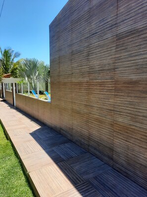 Property grounds - Beach House in Guarajuba, North Coast of Bahia (Camaçari)