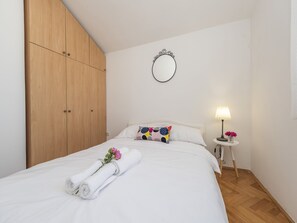 4 bedrooms, WiFi, bed sheets