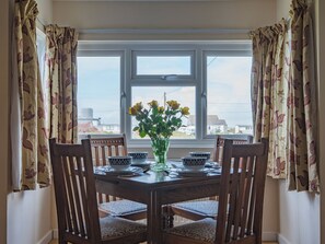 Dining - 2 bedroom accommodation in Dungeness (Dungeness)