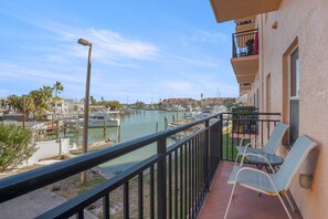 Property grounds - 🌅 Madeira Bay Resort #209 – Marina-View Escape with Pet-Friendly Comfort (Madeira Beach)