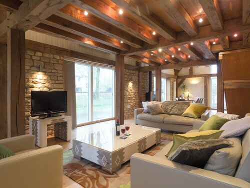 3 bedroom accommodation in Somerford Keynes, near Cirencester