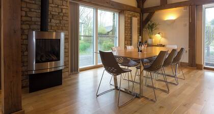 3 bedroom accommodation in Somerford Keynes, near Cirencester