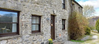 2 Swallowholm Cottages