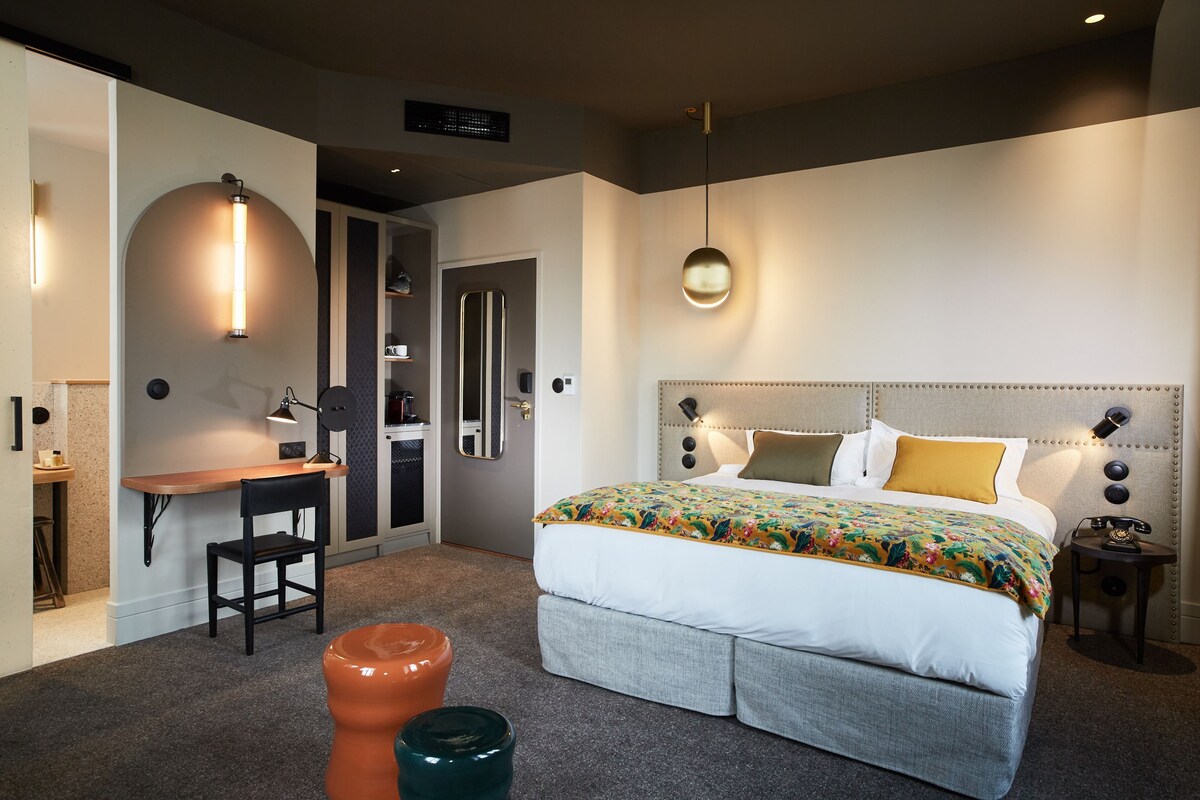 Premium bedding, pillowtop beds, minibar, in-room safe
