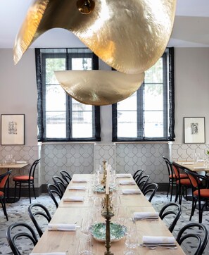 Lunch and dinner served, Regional cuisine - Hotel de l'Abbaye (Lyon)