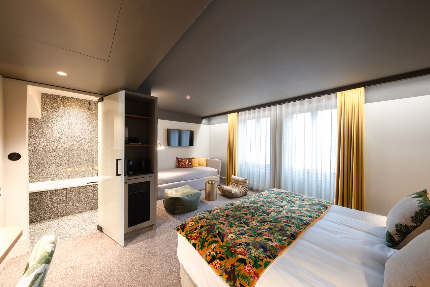 family room, 1 bedroom, city view (essentiel) | premium bedding, pillow-top beds, minibar, in-room safe