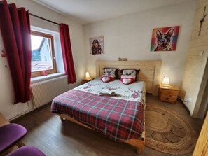 Iron/ironing board, travel cot, free WiFi, bed sheets