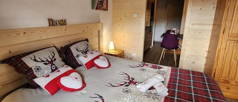 Iron/ironing board, travel crib, free WiFi, bed sheets