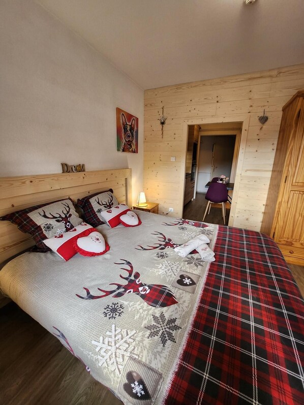 Iron/ironing board, travel cot, free WiFi, bed sheets