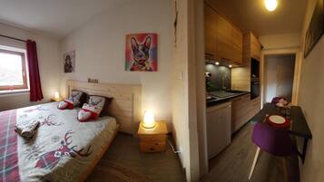 Iron/ironing board, travel crib, free WiFi, bed sheets