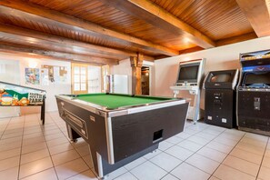 Games room - 2-person "Myosotis" gite with SPA in the residence (Ventron)