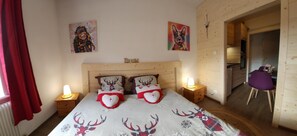 Iron/ironing board, travel cot, free WiFi, bed sheets