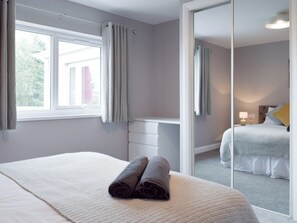 2 室のベッドルーム、WiFi (無料)、ベッドシーツ