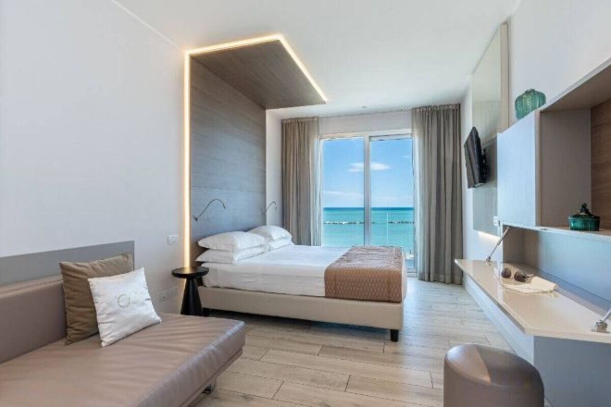 Panoramic Quadruple Room - Direct Seaview