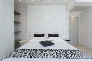 Deluxe Suite, Sea View (Sweet SPA) | Minibar, in-room safe, individually decorated, individually furnished