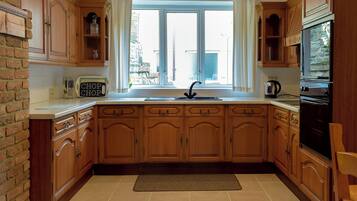 Cookware/dishes/utensils