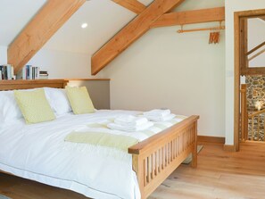 2 bedrooms, free WiFi, bed sheets - The Horse Gin - UK11024 (East Worlington, near South Molton)