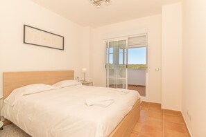 2 slaapkamers, een strijkplank/strijkijzer, gratis wifi