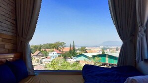 Container 1 Double | Minibar, WiFi (free), bed sheets - Queen Bee Hostel (Lam Vien - Da Lat)