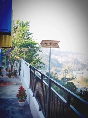 Exterior detail - Queen Bee Hostel (Da Lat)