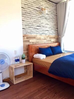 Container 1 Double | Minibar, free WiFi, bed sheets - Queen Bee Hostel (Da Lat)