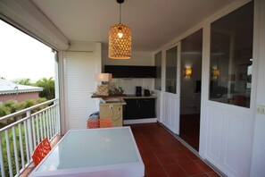 Outdoor dining - Nice furnished studio with small sea view<br><br><br> (SAINT FRANCOIS)