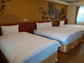 Deluxe vierpersoonskamer | Verduisterende gordijnen, gratis wifi, beddengoed