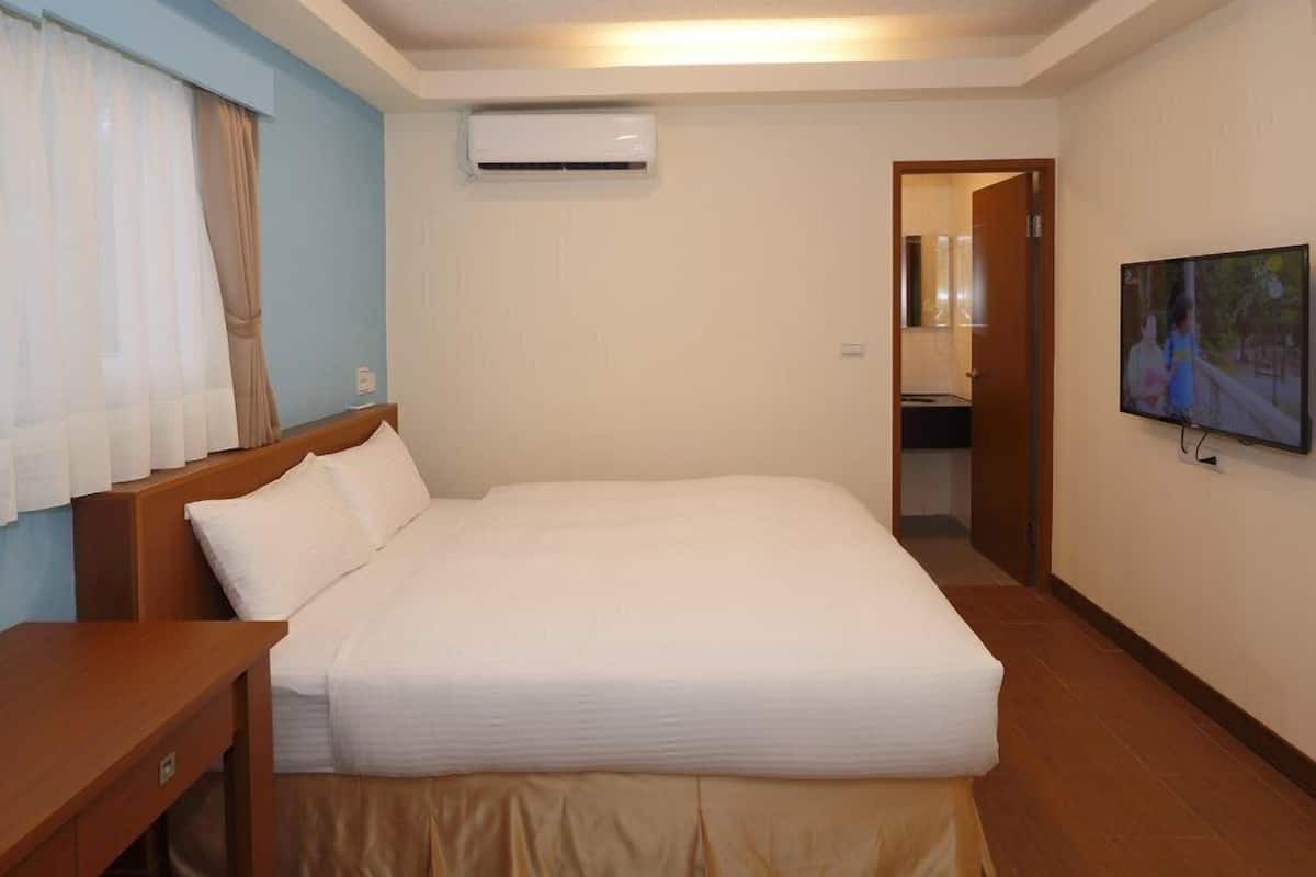 Habitación Deluxe doble, 1 cama de matrimonio | Cortinas opacas, wifi gratis, ropa de cama