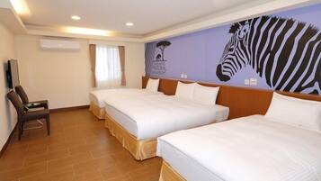 Deluxe Quadruple Room | Blackout drapes, free WiFi, bed sheets