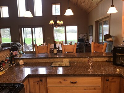 NEWER FAMILY 3 BEDROOM 2 BATH LAKE CABIN