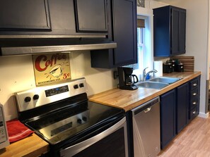 Fridge, microwave, oven, dishwasher - Best Location on the MIssouri River (Cascade)